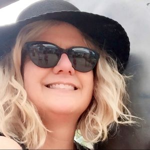 Meet your Posher, Holly